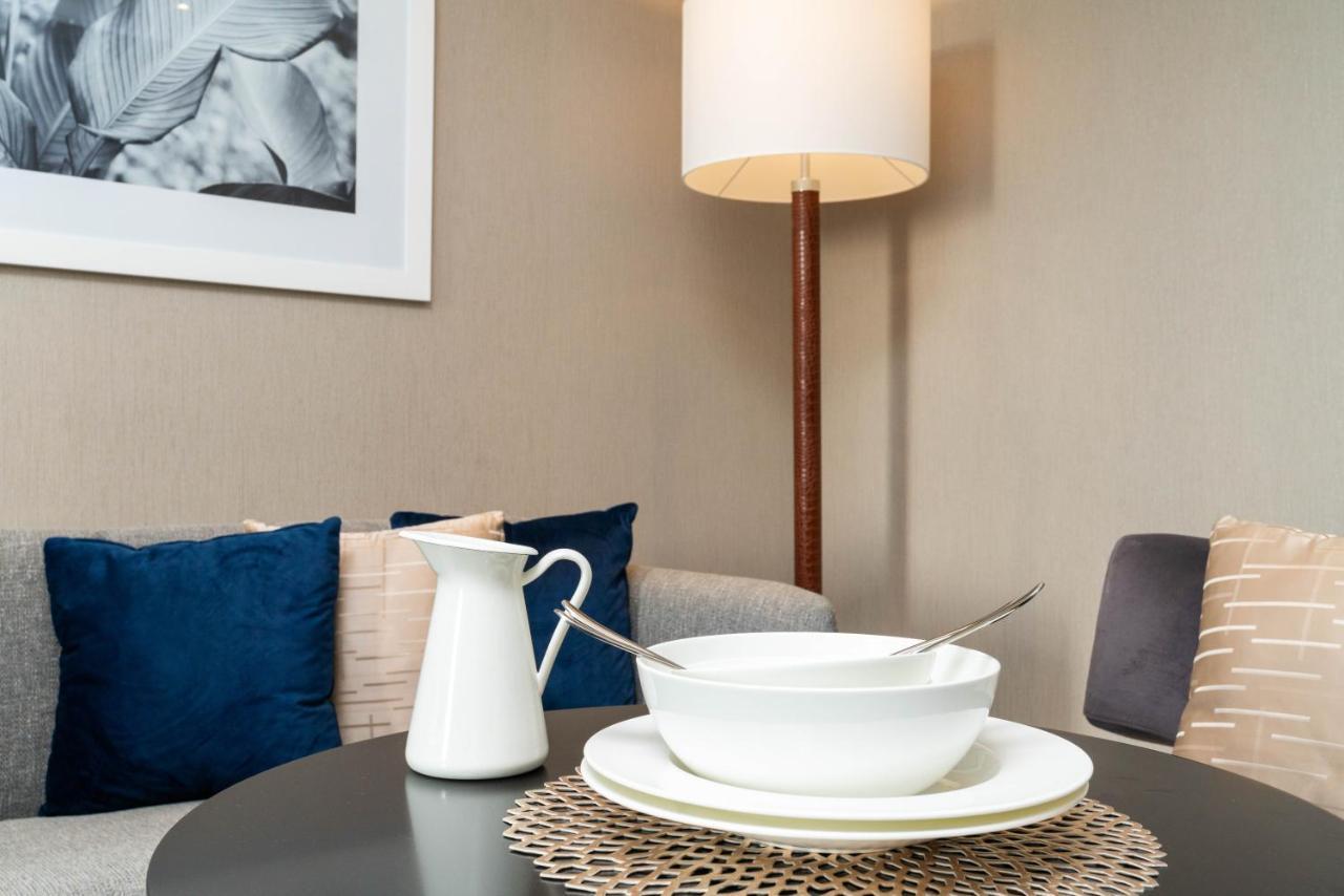 Vacay Lettings - Burj Khalifa & Canal View At Damac Prive Apartment Dubai